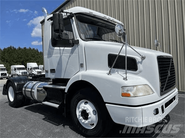 International LT 曳引機組件
