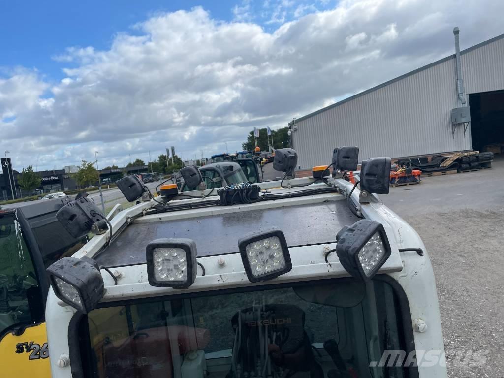 Takeuchi TB 225 小型挖土機/掘鑿機<7t(小型挖掘機)