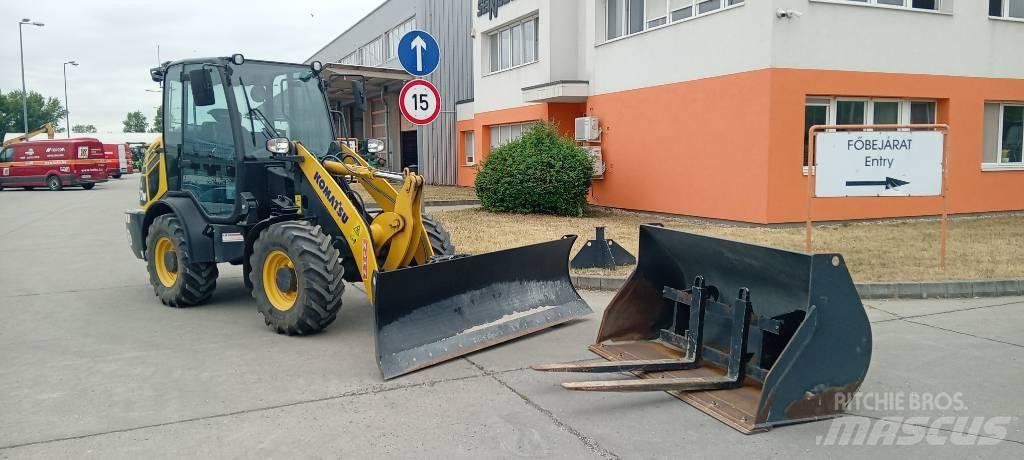 Komatsu WA 70 輪胎式裝載機