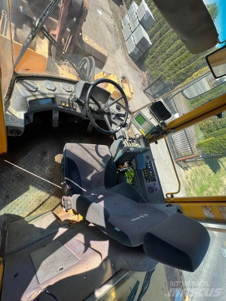 Volvo BM L150 輪胎式裝載機