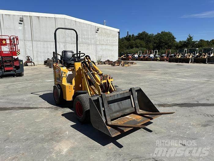 Knikmops KM100 輪胎式裝載機