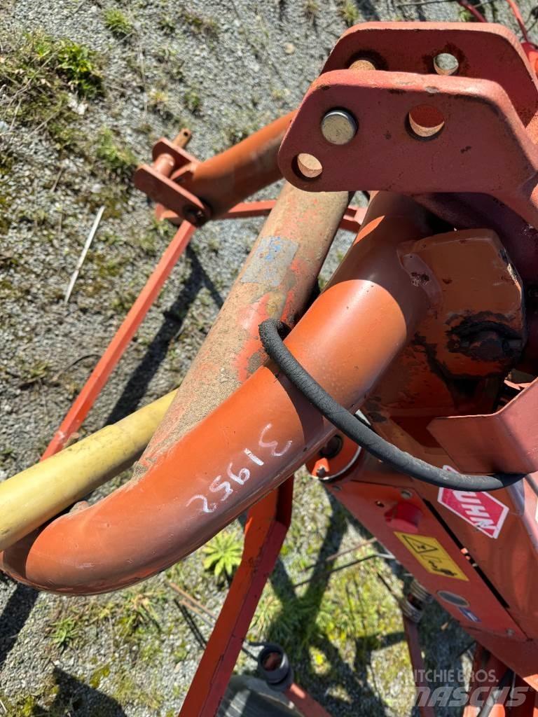 Kuhn GF6301 MH 耙與翻草機