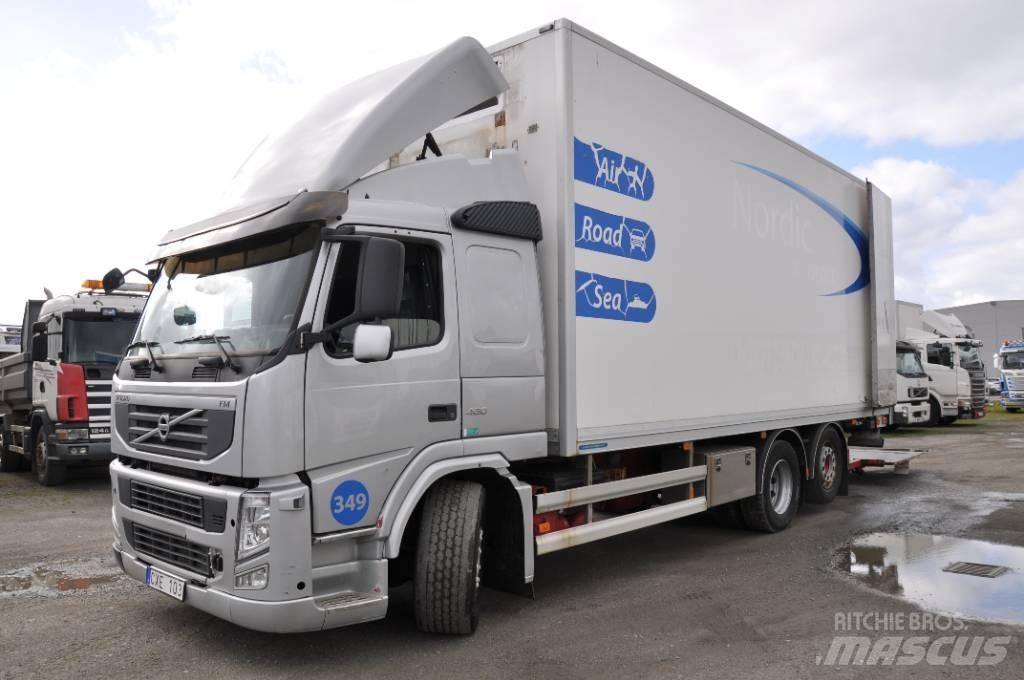 Volvo FM 6X2 貨箱式卡車