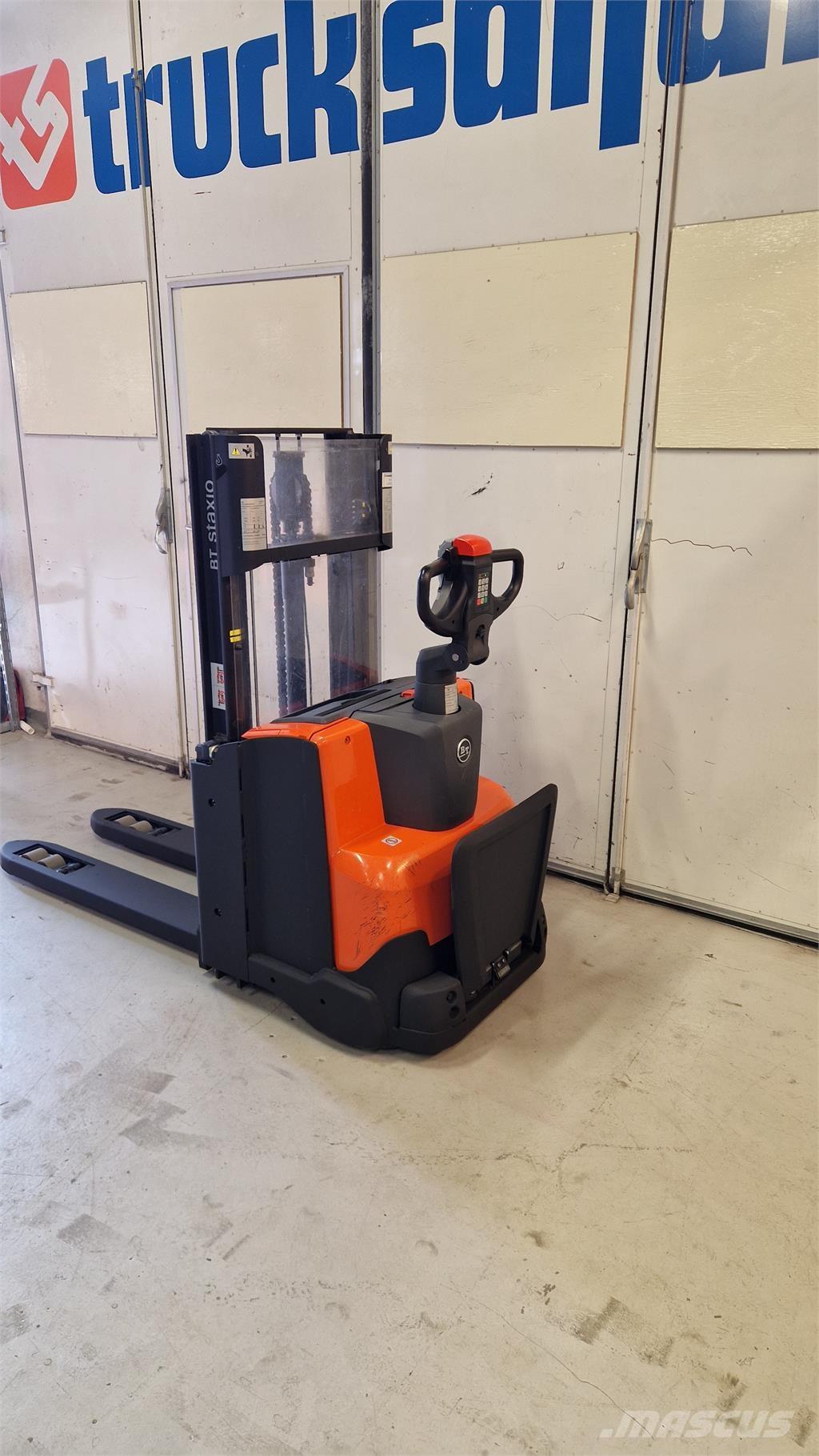 BT SWE200D 自走式堆積機