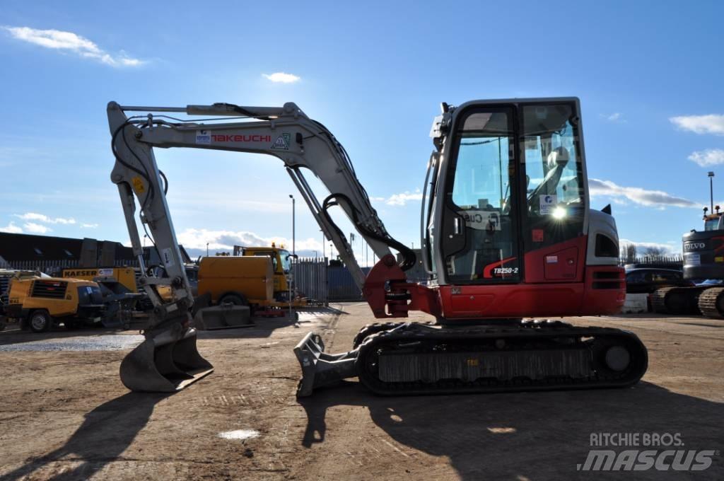 Takeuchi TB 250-2 小型挖土機/掘鑿機<7t(小型挖掘機)