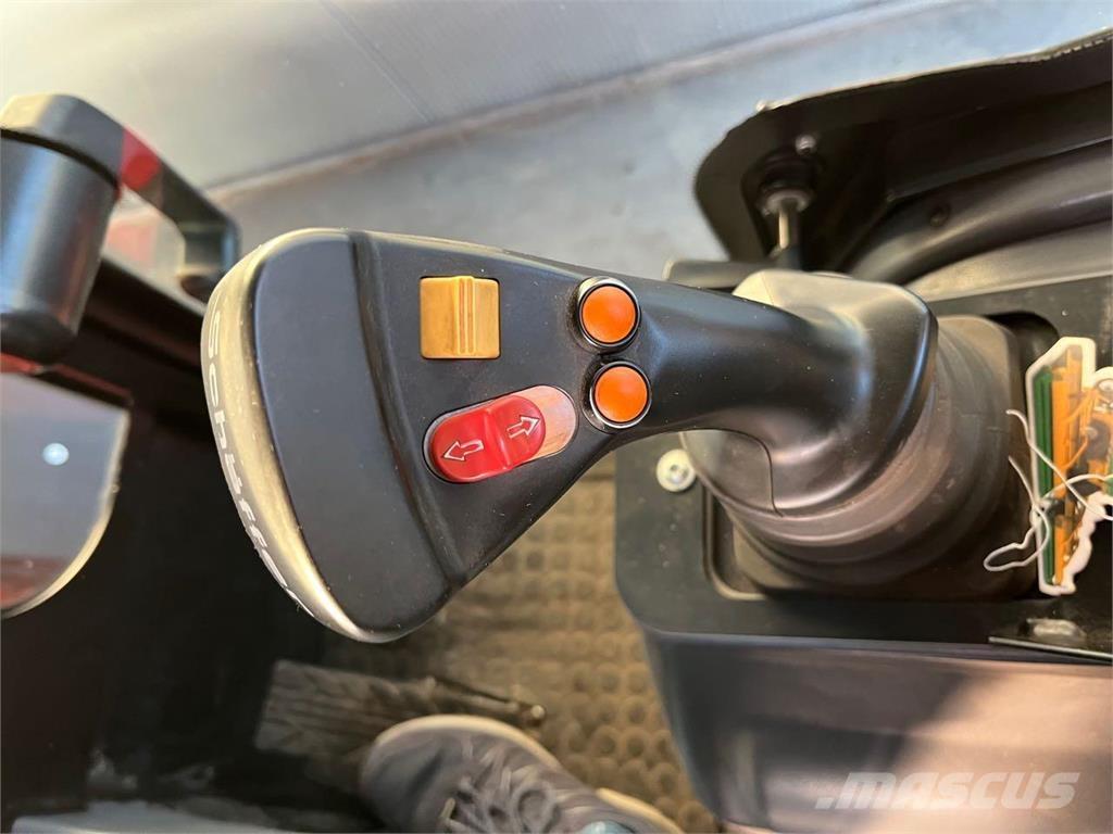 Schäffer 5680 T 輪胎式裝載機