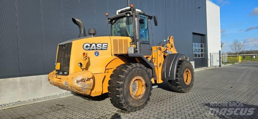 CASE 821 F 輪胎式裝載機
