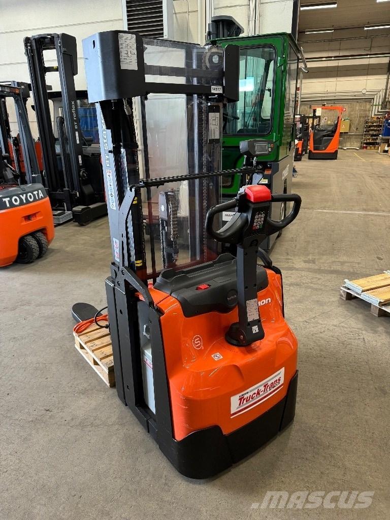 Toyota SWE160L 行走控制式堆積機