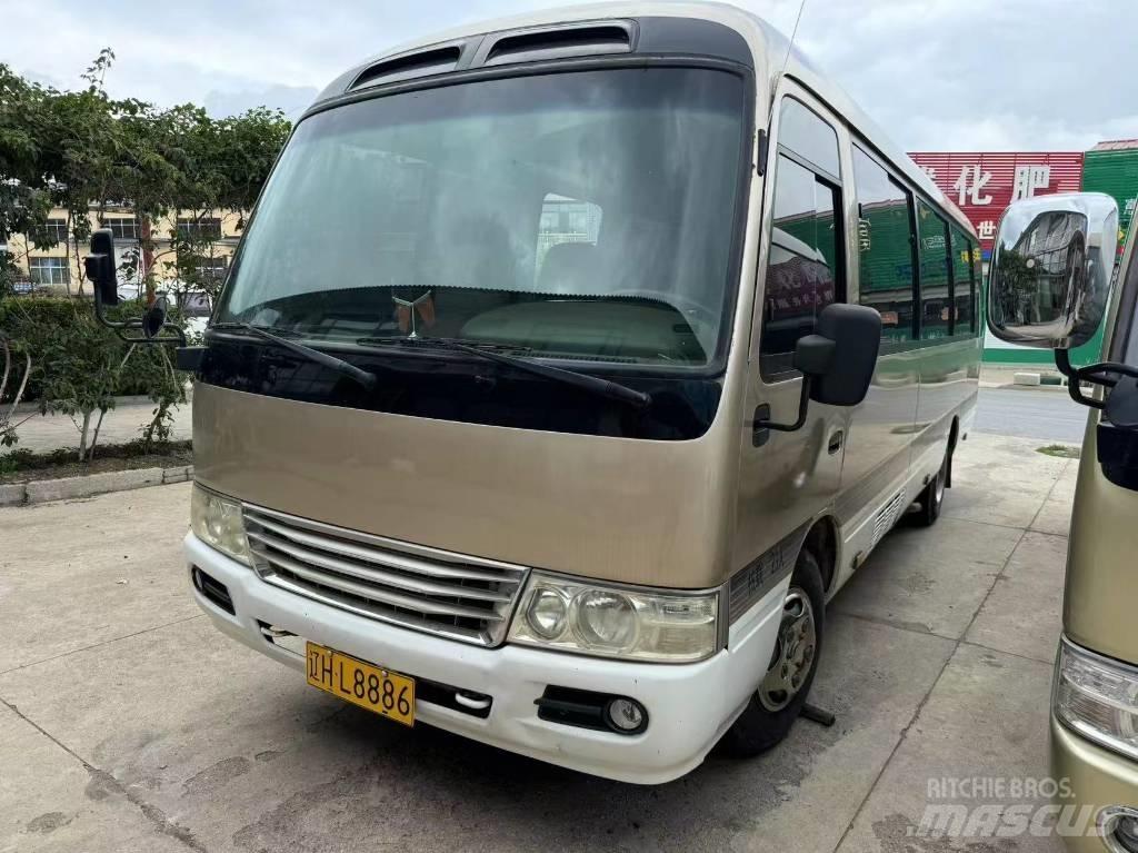 Toyota Coaster 迷你巴士