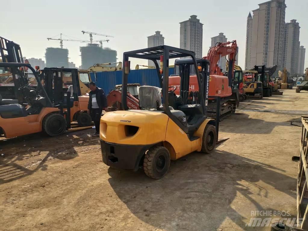 Komatsu FD 30 T-16 柴油卡車
