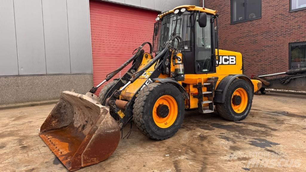 JCB 411 輪胎式裝載機
