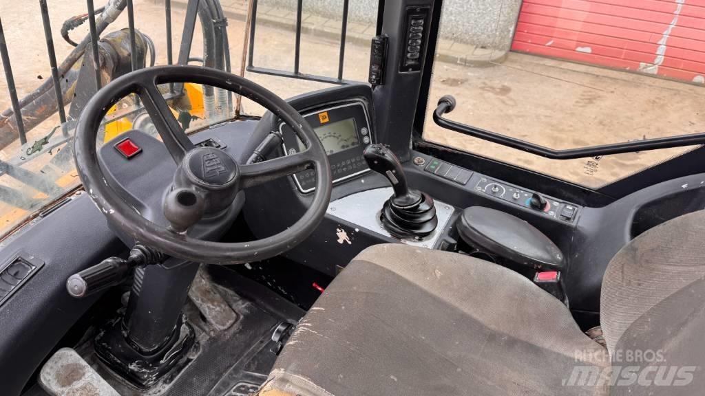 JCB 411 輪胎式裝載機