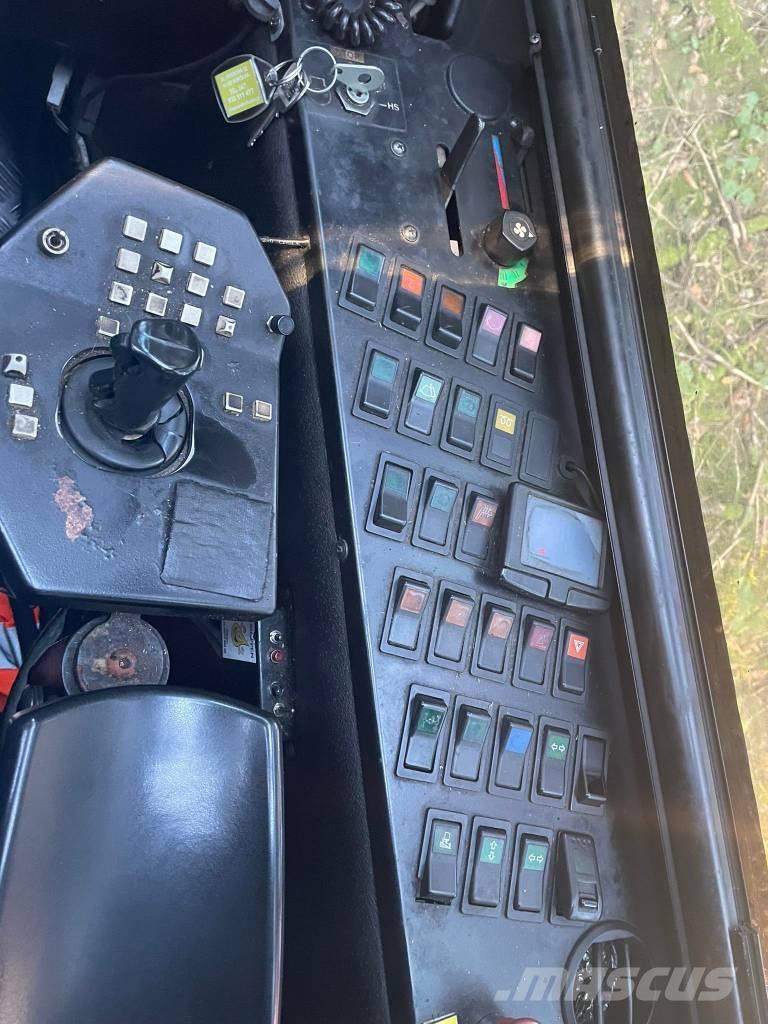 Sampo-Rosenlew 1066 收穫機