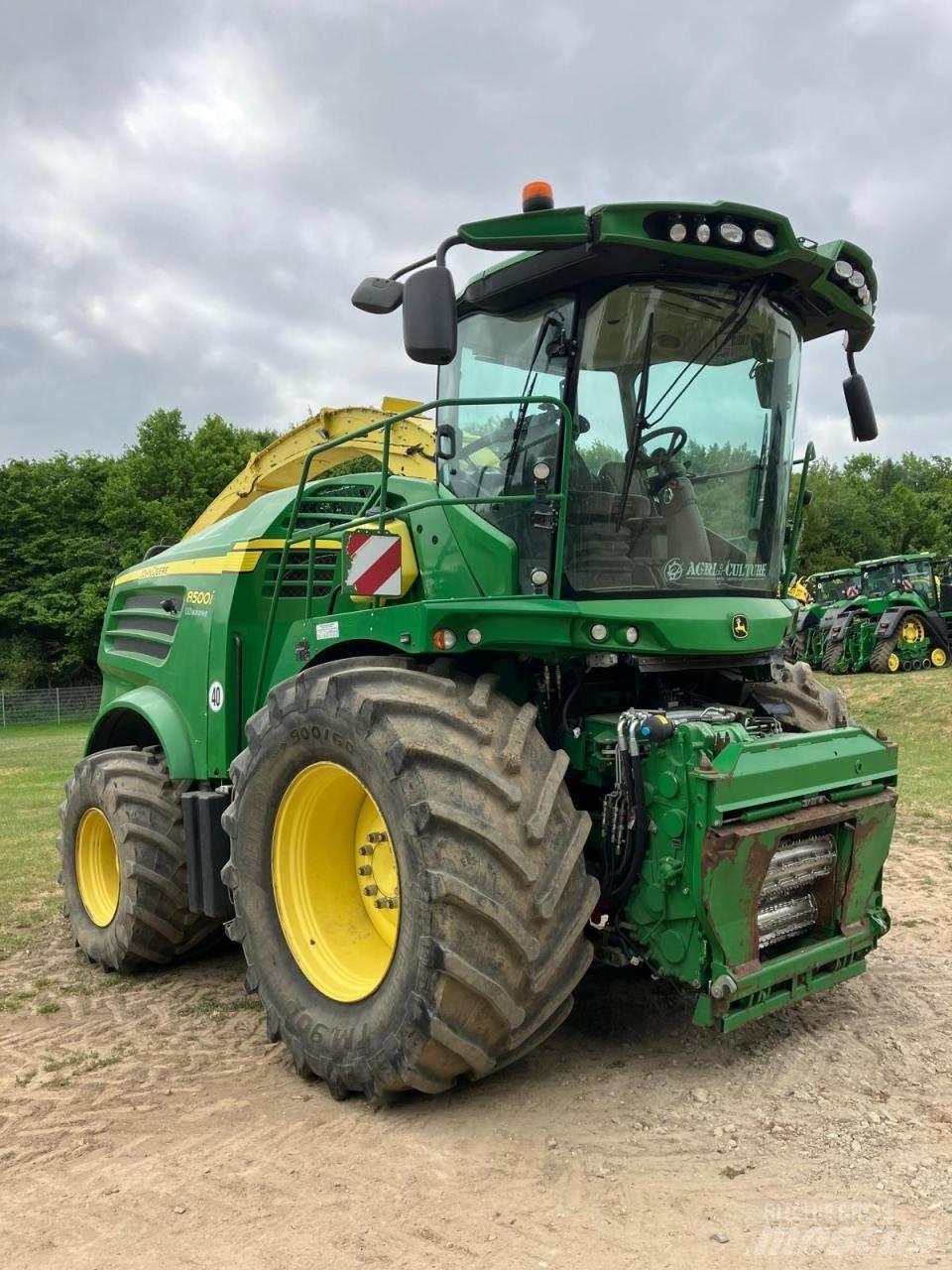 John Deere 8500 自走式飼料採集機