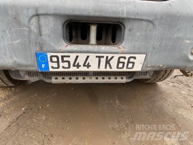 Renault Kerax 380 傾卸式卡車