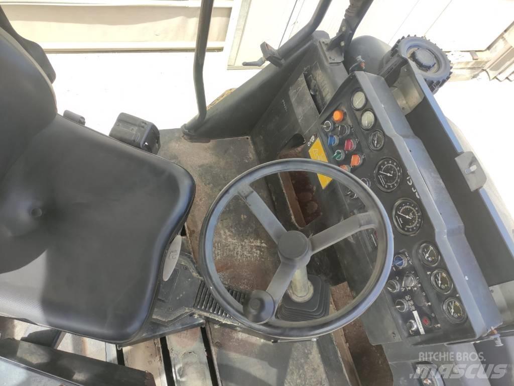 Dynapac CC 232 HF 雙輪滾壓機