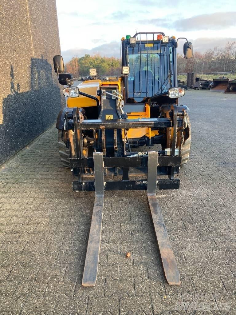 JCB 525-60 E 伸縮臂操作車