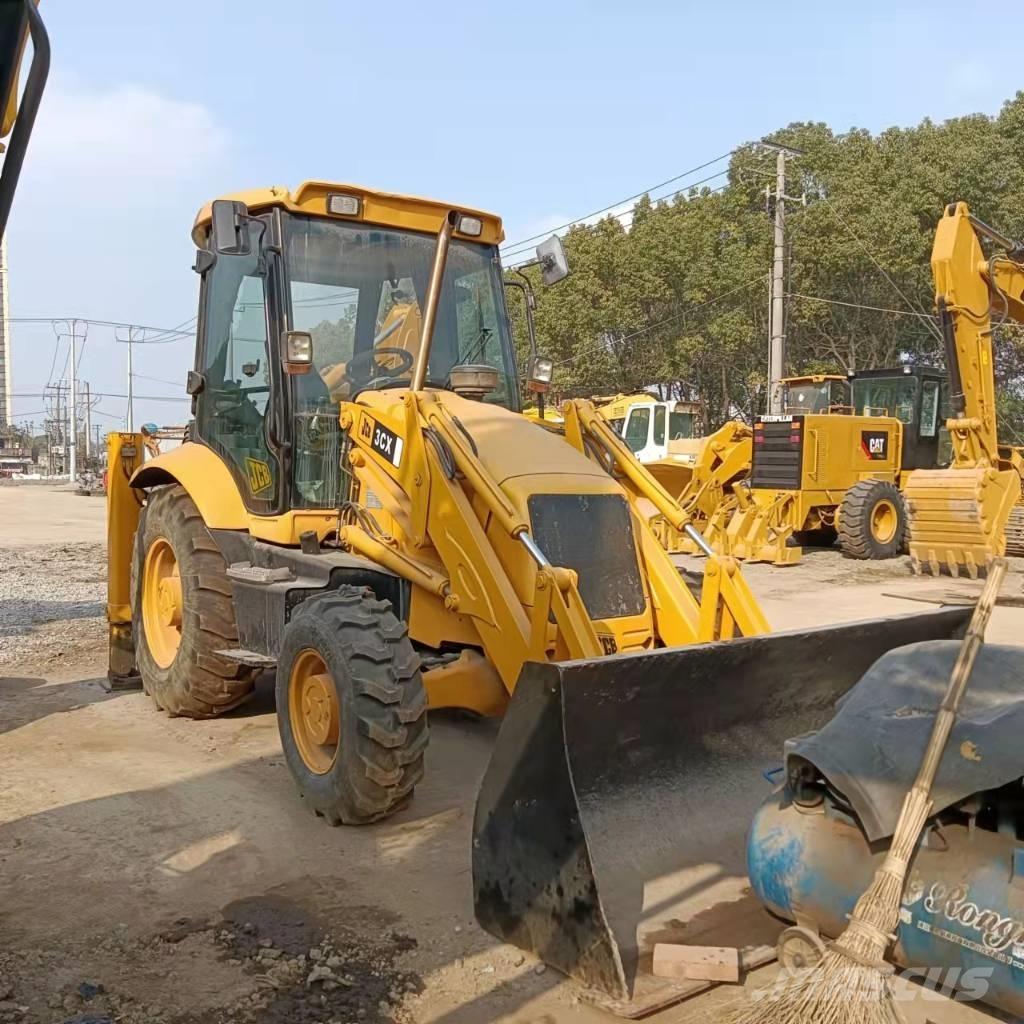 JCB 3CX 反鏟裝載機