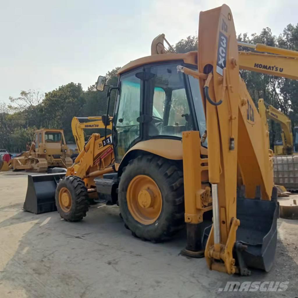 JCB 3CX 反鏟裝載機