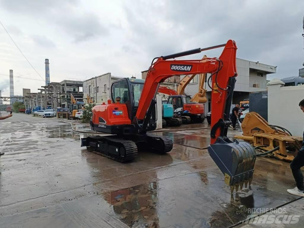 Doosan DX 55 小型挖土機/掘鑿機<7t(小型挖掘機)
