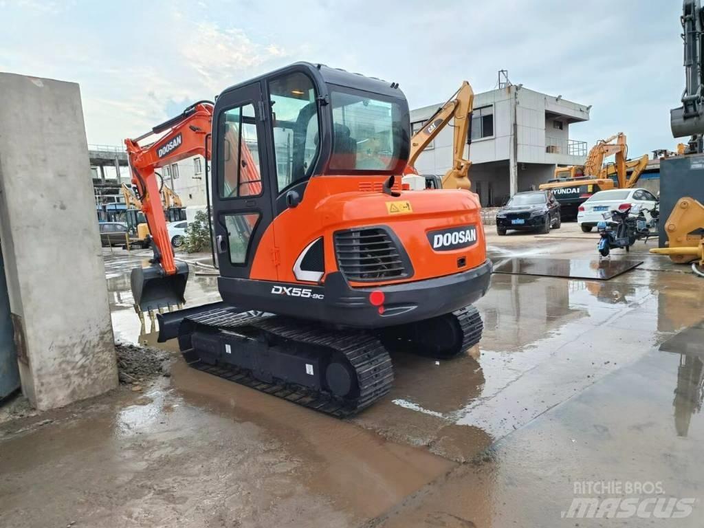 Doosan DX 55 小型挖土機/掘鑿機<7t(小型挖掘機)