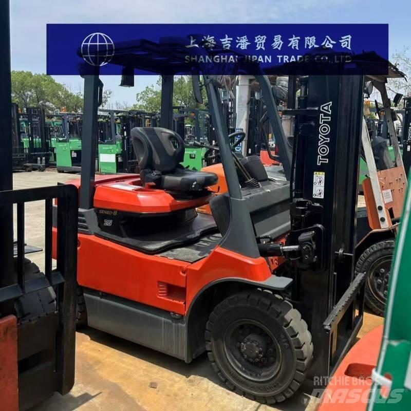 Toyota 7 FB 25 電動堆高機