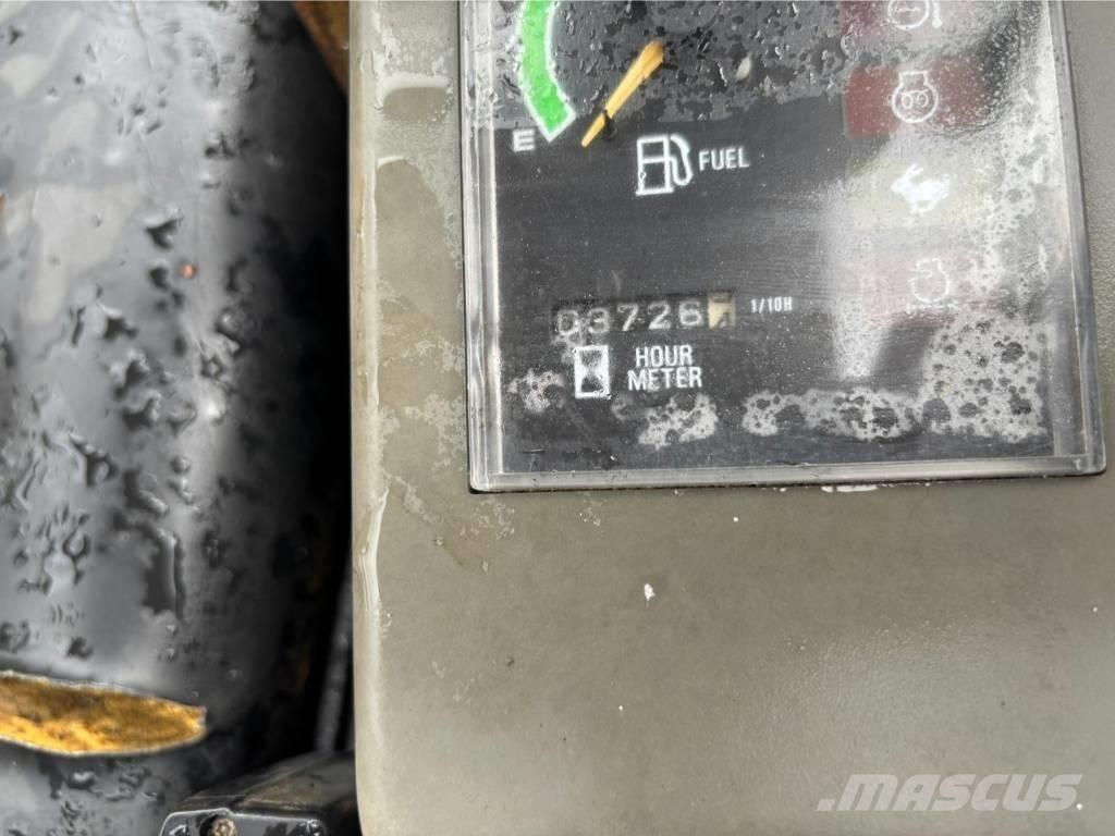 Takeuchi TB 23 R 小型挖土機/掘鑿機<7t(小型挖掘機)