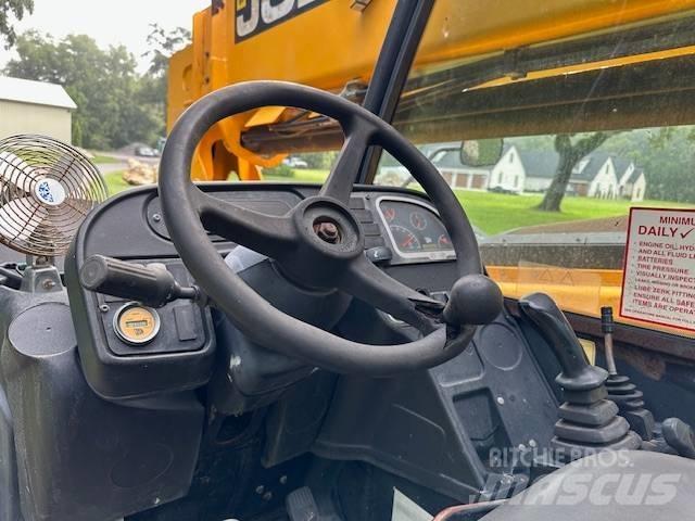 JCB 506-36 伸縮臂操作車