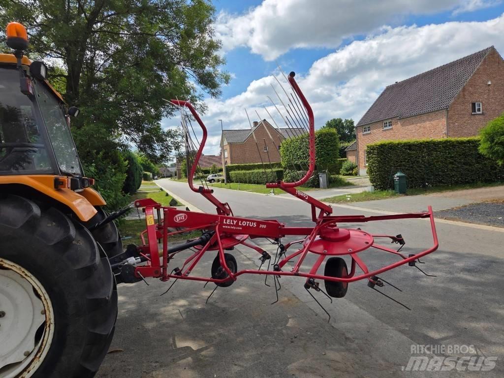 Lely Lotus 300 Combi 耙與翻草機