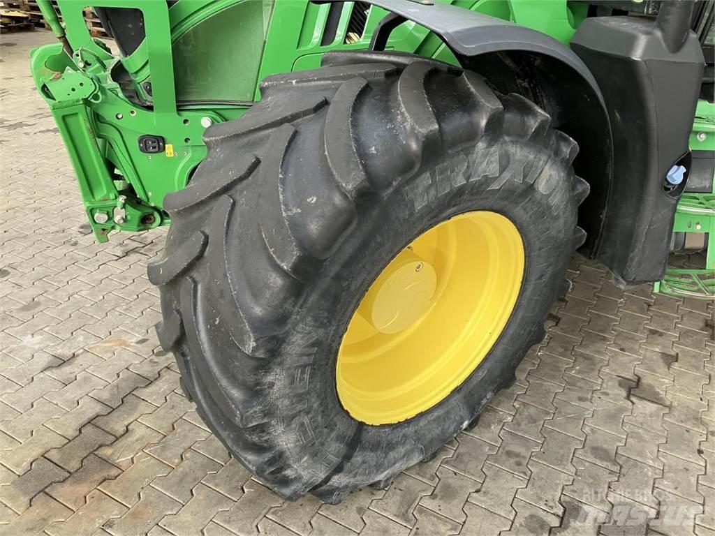 John Deere 6155R 曳引機