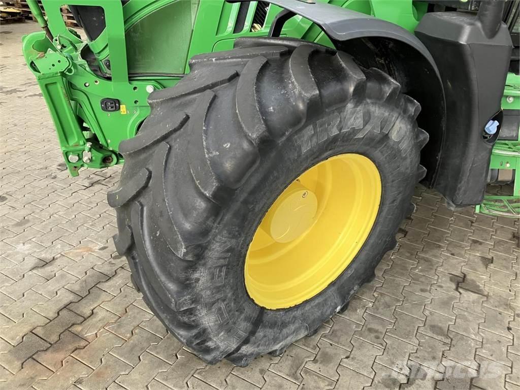 John Deere 6155R 曳引機