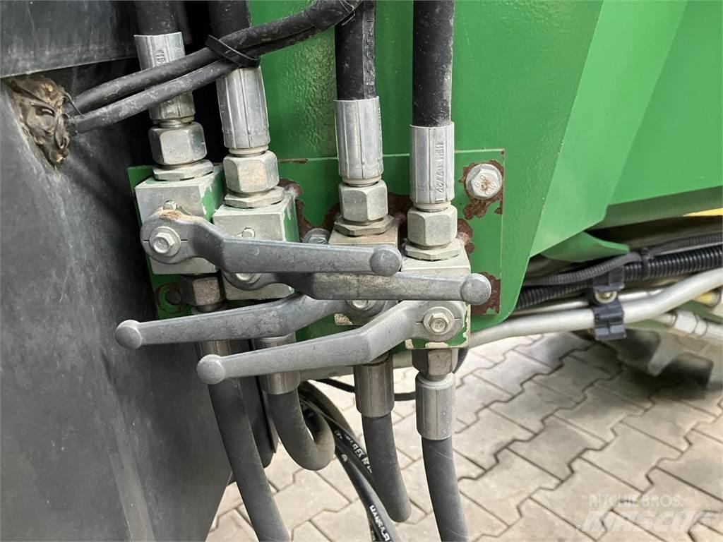 John Deere 6155R 曳引機
