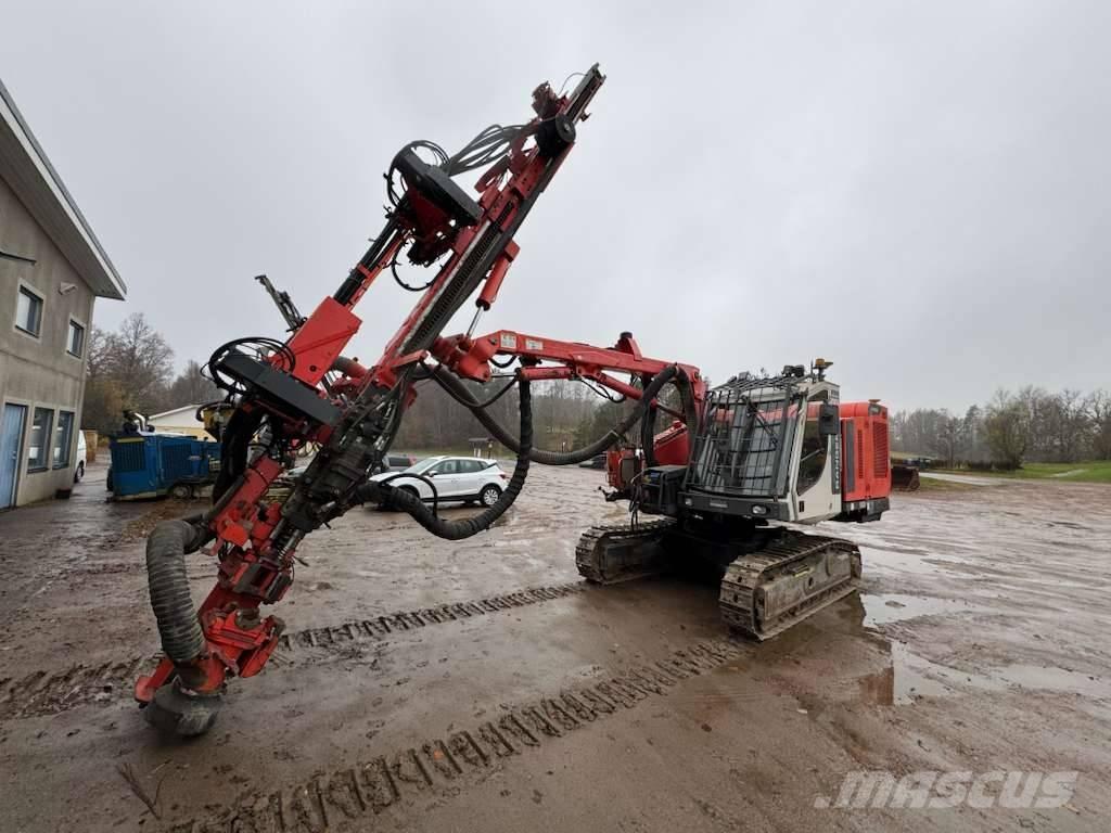 Sandvik DX800 鑽孔機