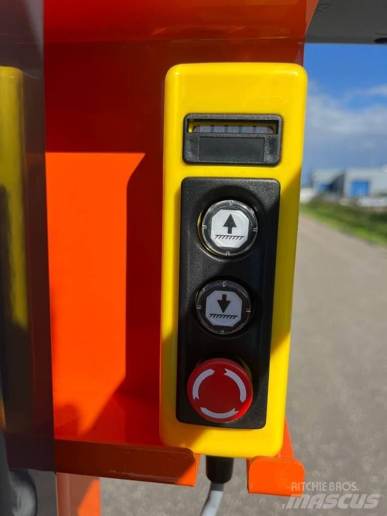 JLG Nano 垂直升降工作台