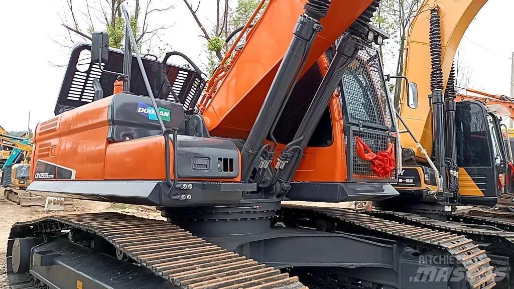 Doosan 225 LC-9 履帶式 挖土機/掘鑿機/挖掘機