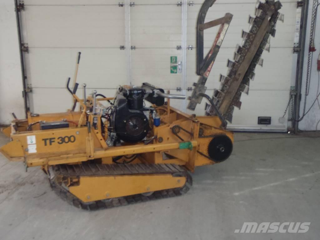 CASE TF 300 掘溝機