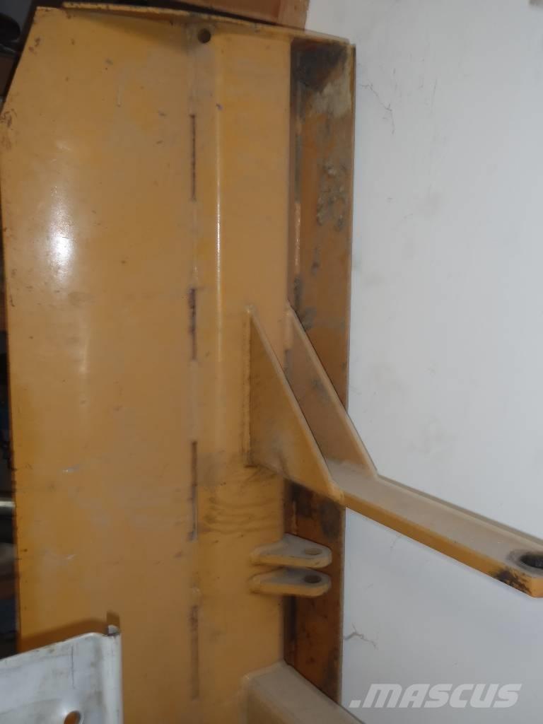 CASE TF 300 掘溝機