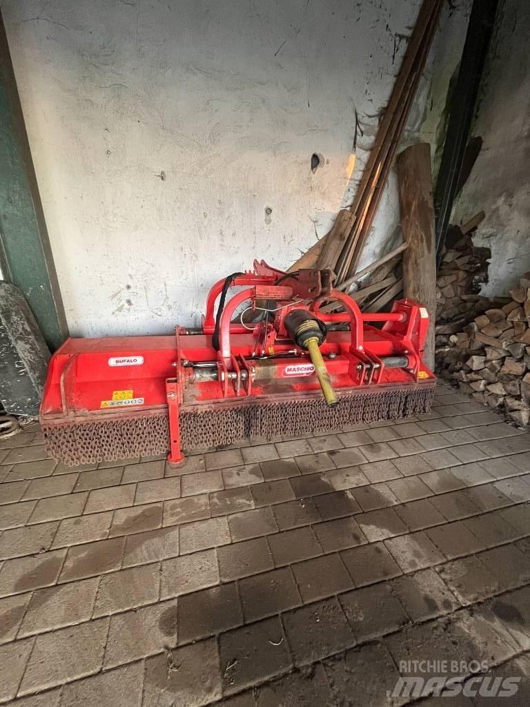 Maschio Bufalo 280 莖葉去葉機