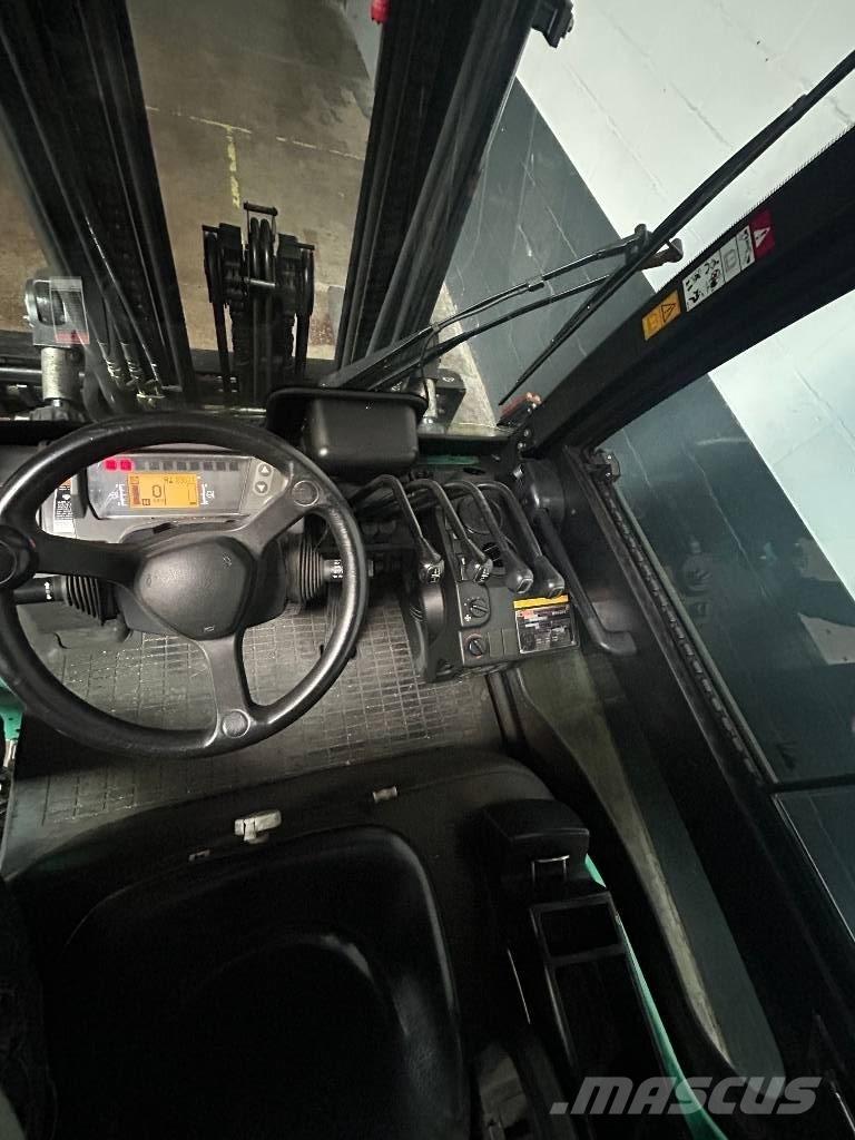 Mitsubishi FD 40 N 柴油卡車
