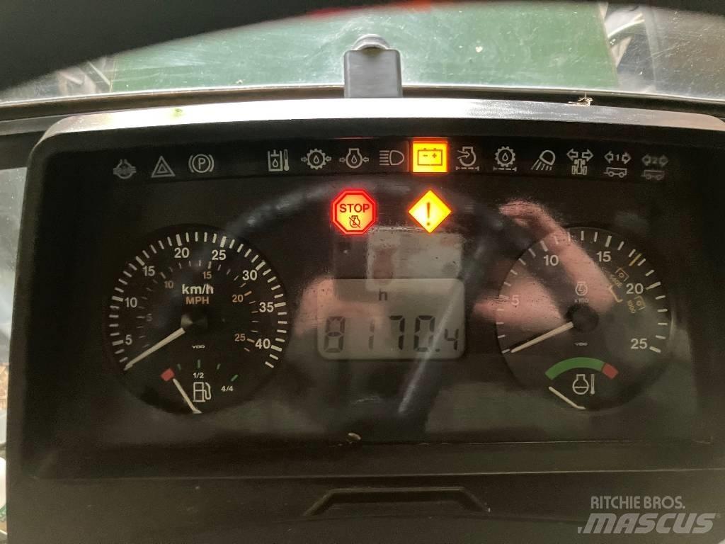 John Deere 6800 曳引機