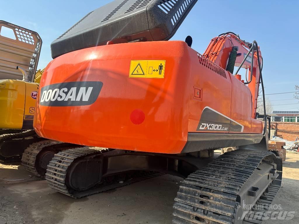 Doosan DX 300 履帶式 挖土機/掘鑿機/挖掘機