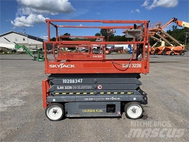 SkyJack SJ III 3226 剪式升降機