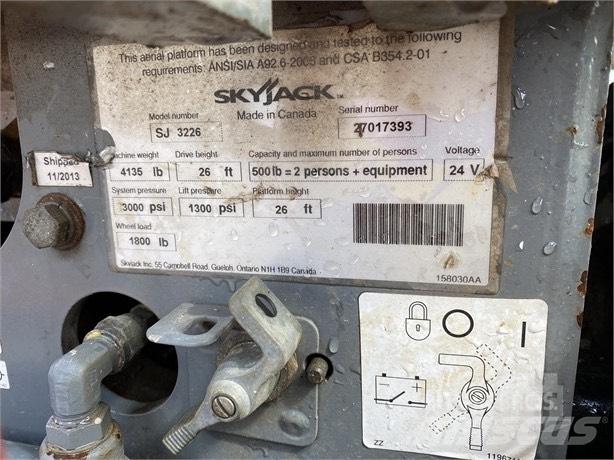 SkyJack SJ III 3226 剪式升降機