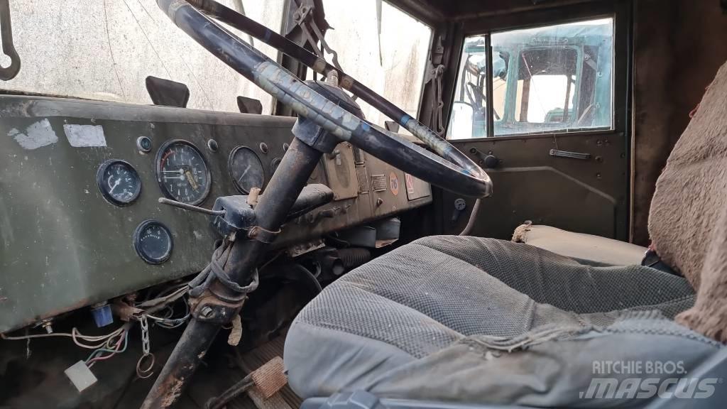 Kraz 255 B 6x6 傾卸式卡車