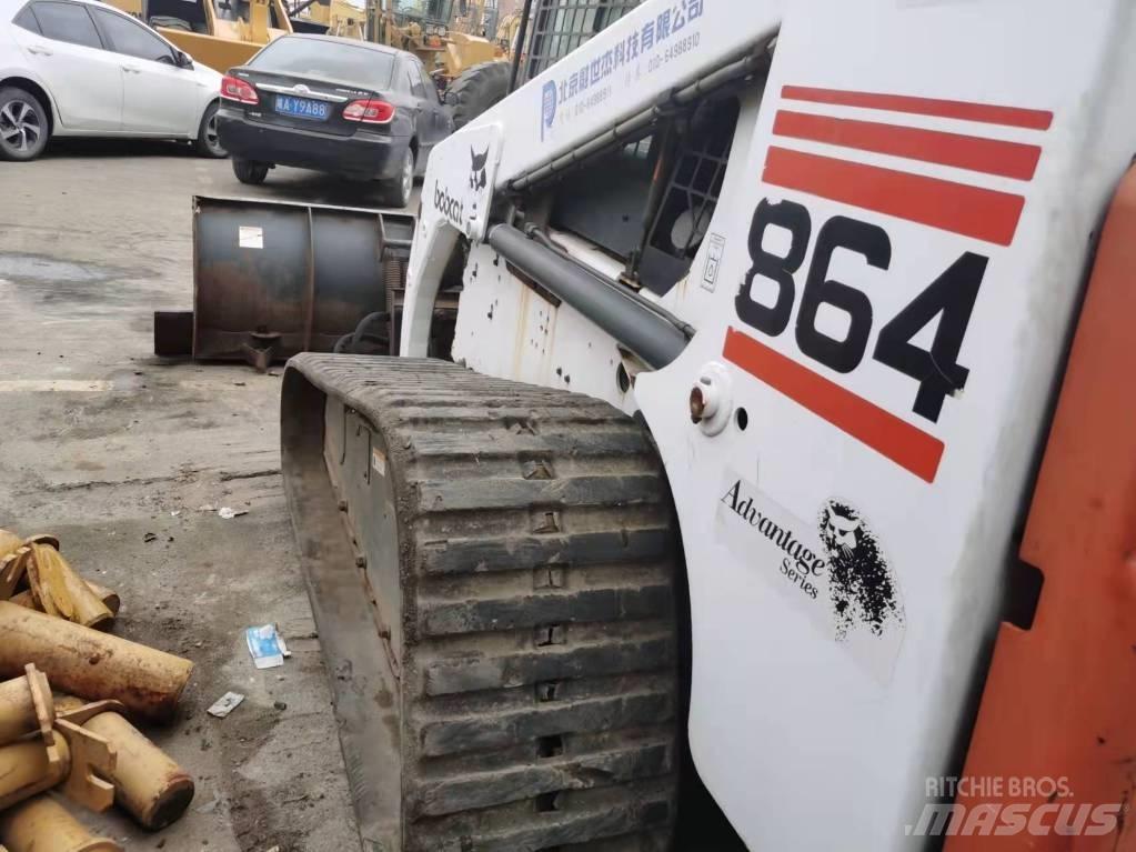 Bobcat S864 滑移轉向裝載機