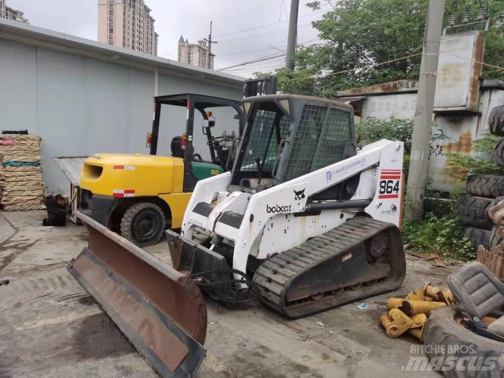 Bobcat S864 滑移轉向裝載機