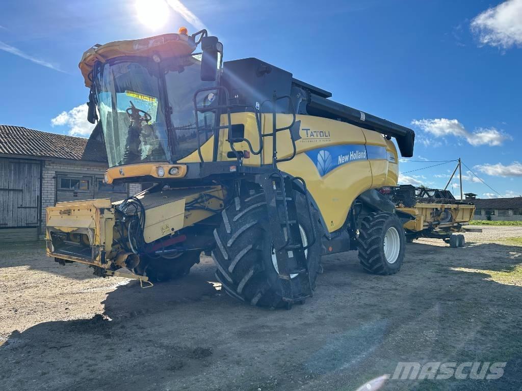 New Holland CX 8070 聯合收穫機