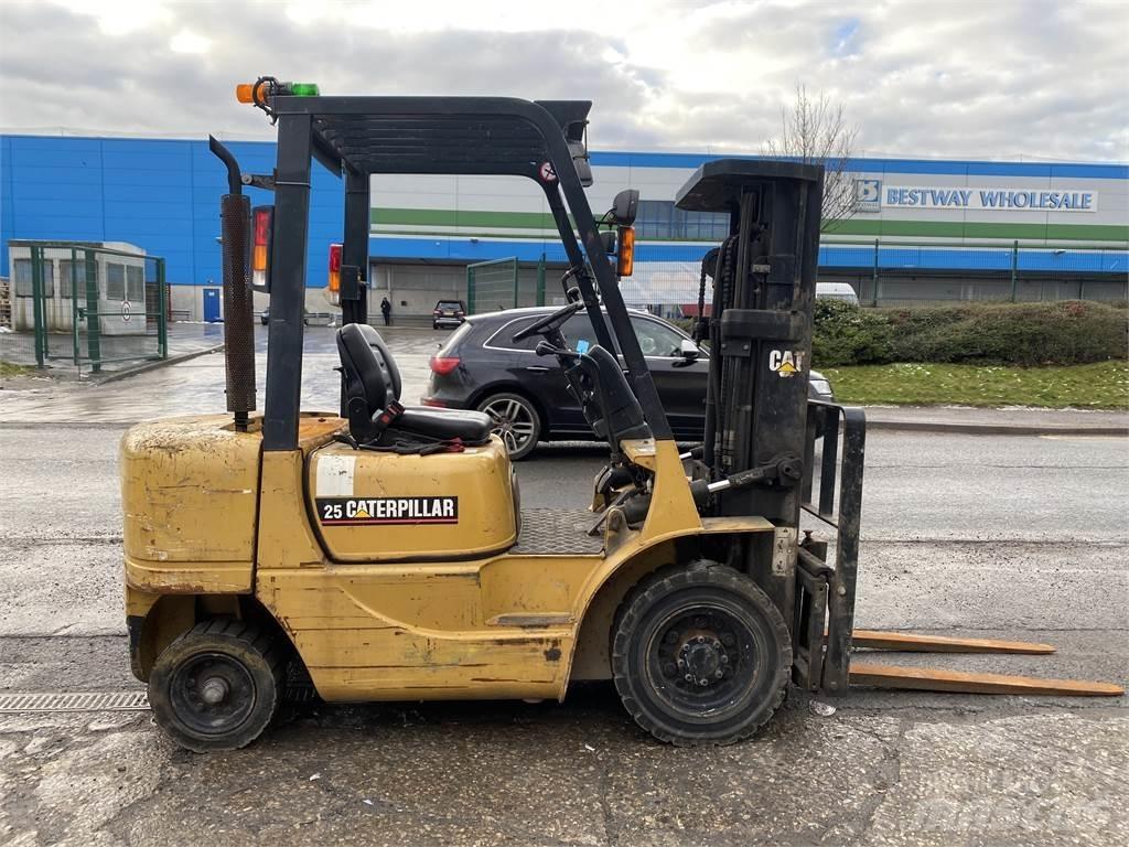 CAT DP25K 柴油卡車