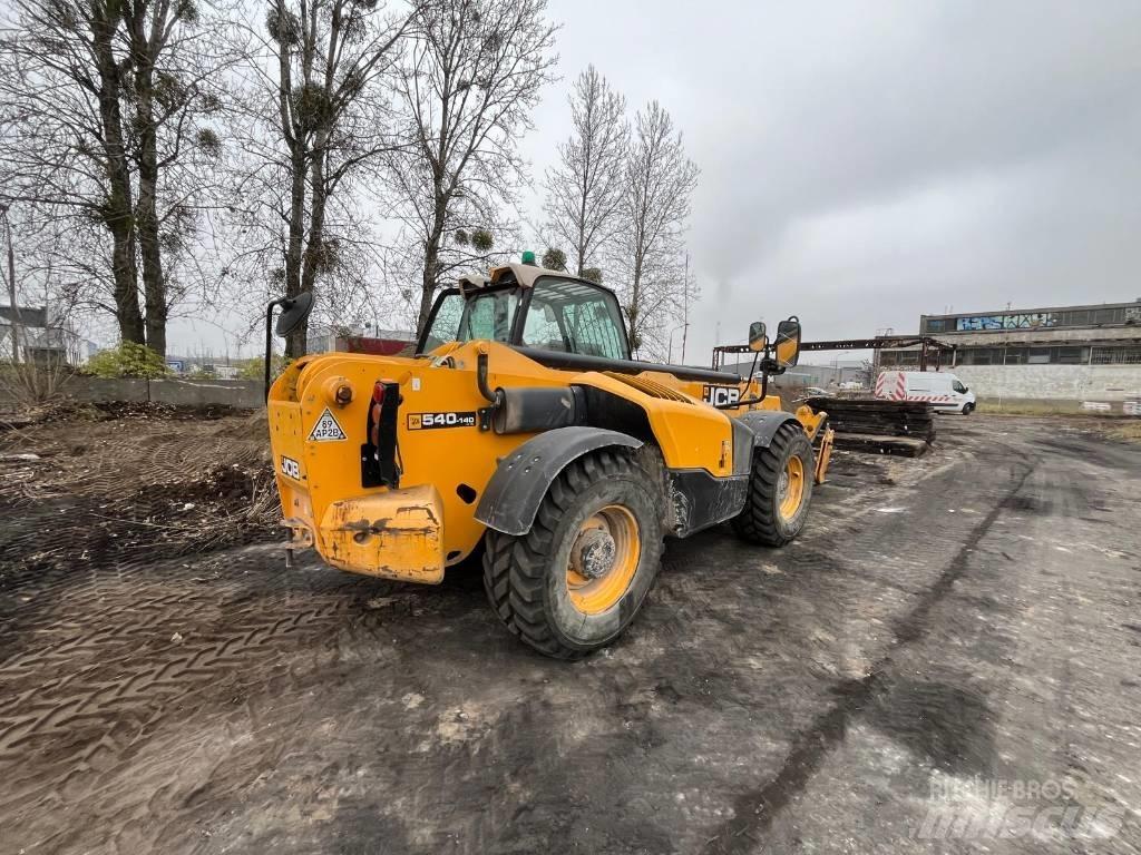 JCB 540-140 伸縮臂操作車