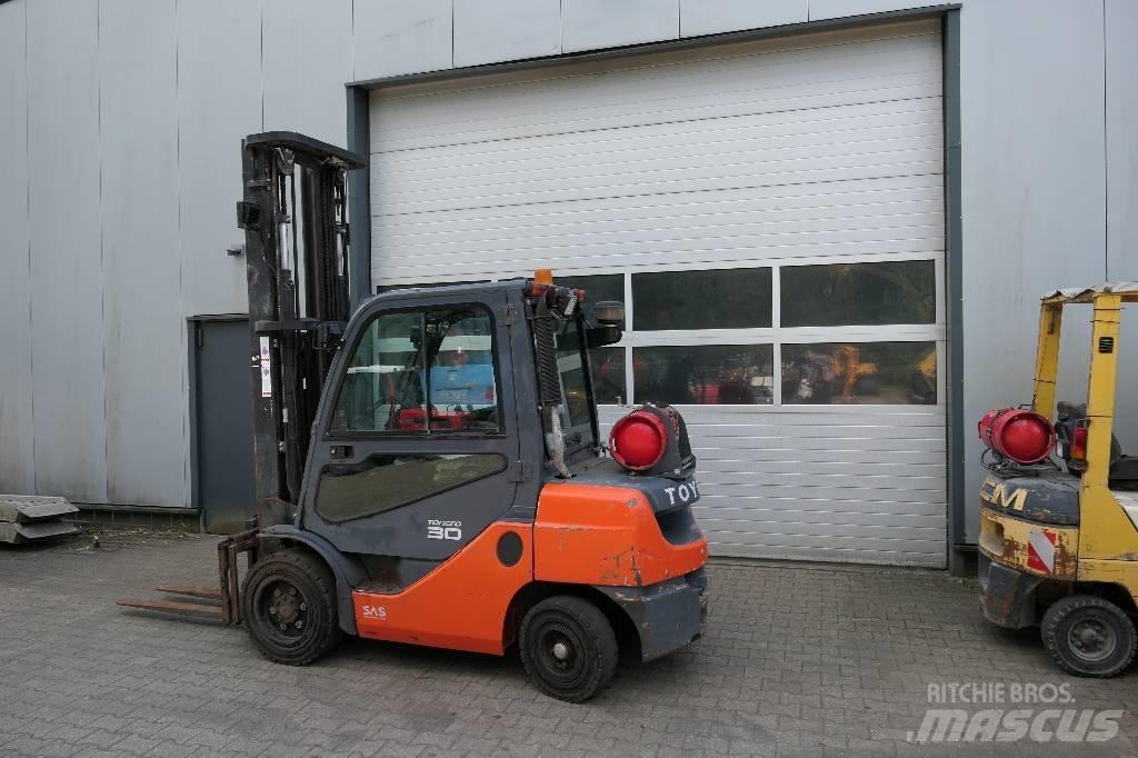 Toyota 02-8 FGF 30 液化石油氣LPG卡車